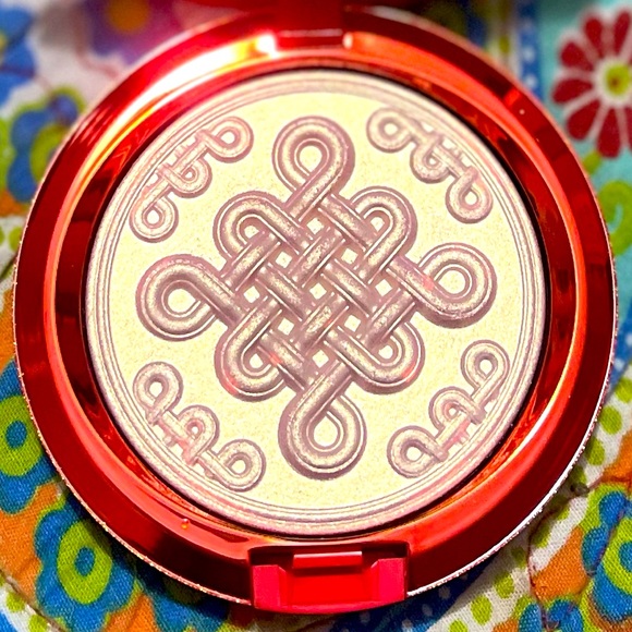 Mac Limited Edition packaging Lunar New Year highlighter in Beaming Blush - Picture 4 of 7